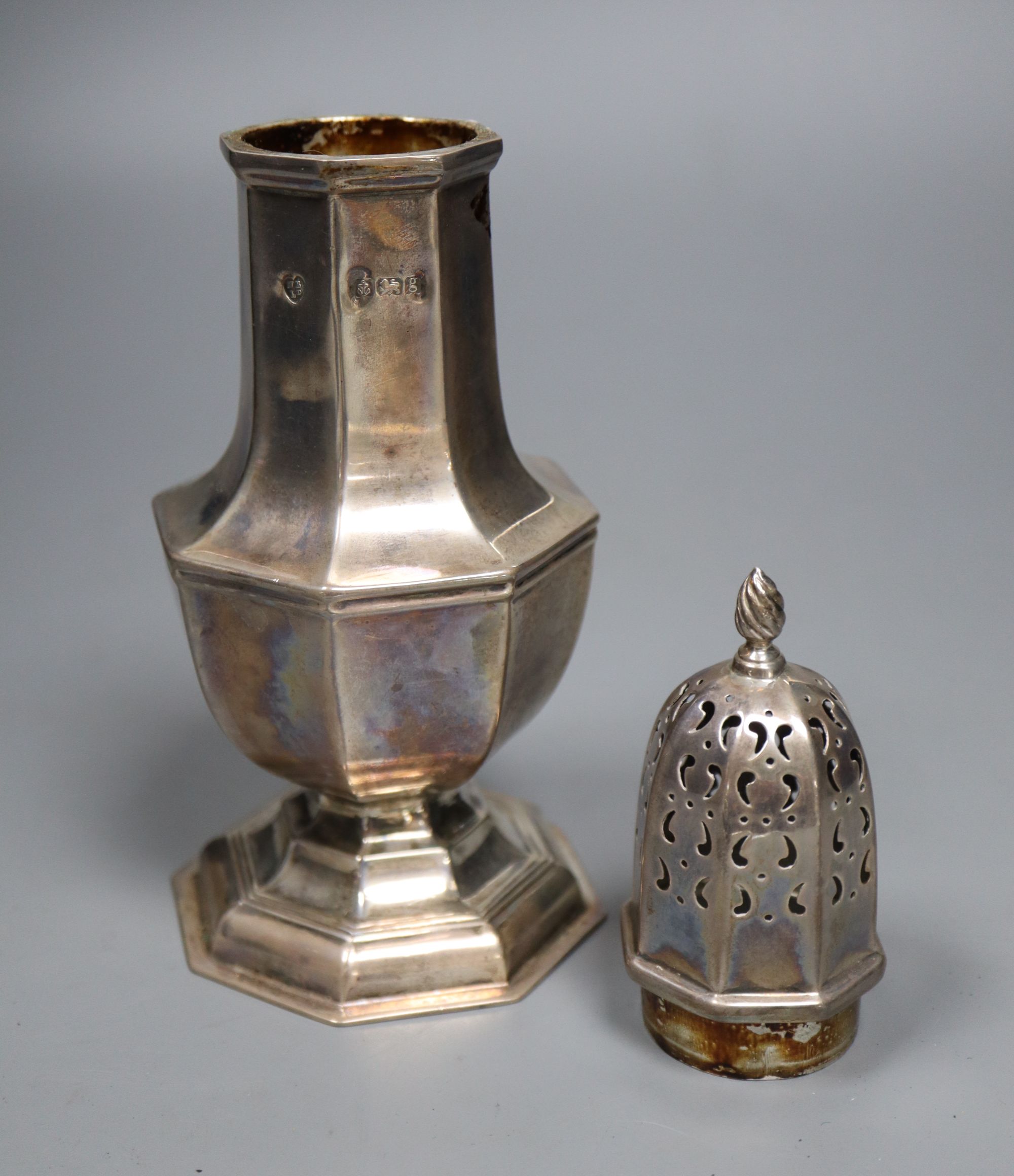 An Edwardian silver octagonal sugar caster, by William Ltd, Birmingham, 1906, 21.5cm, 6oz.